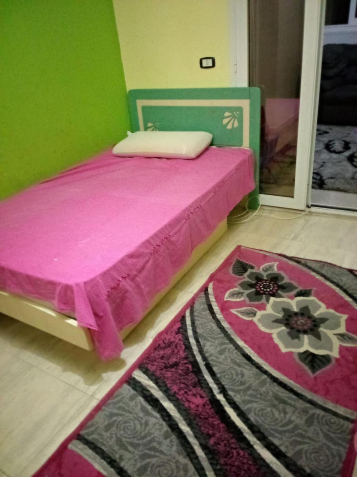 Gleem Plaza House
