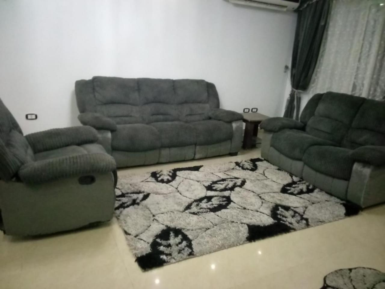 Gleem Plaza House
