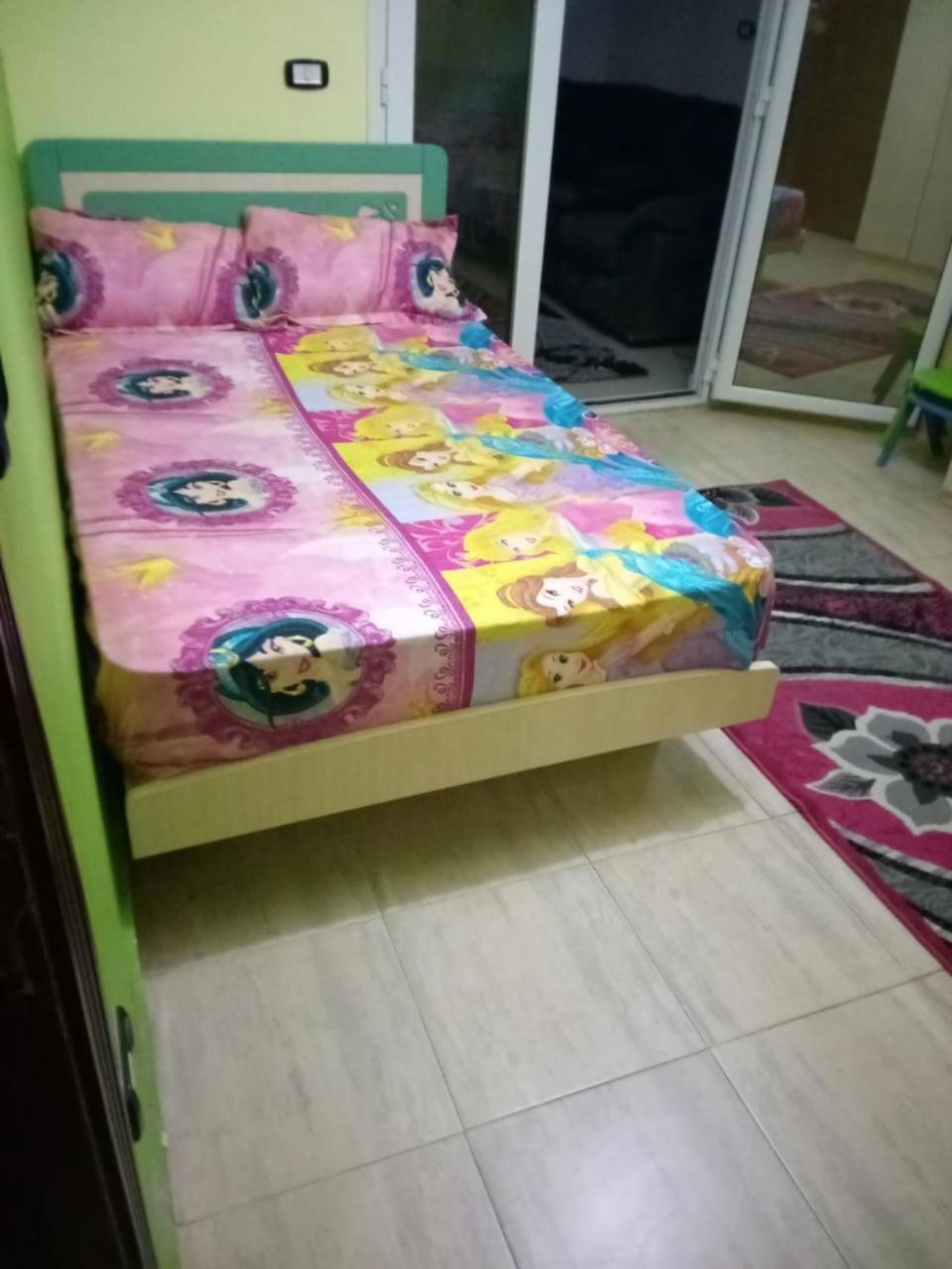 Gleem Plaza House