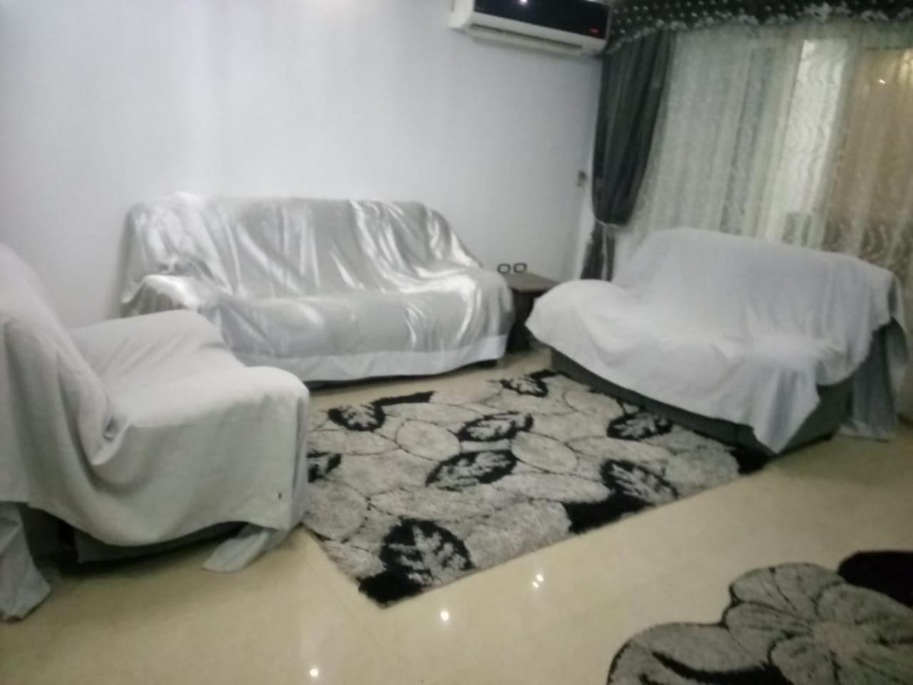 Gleem Plaza House