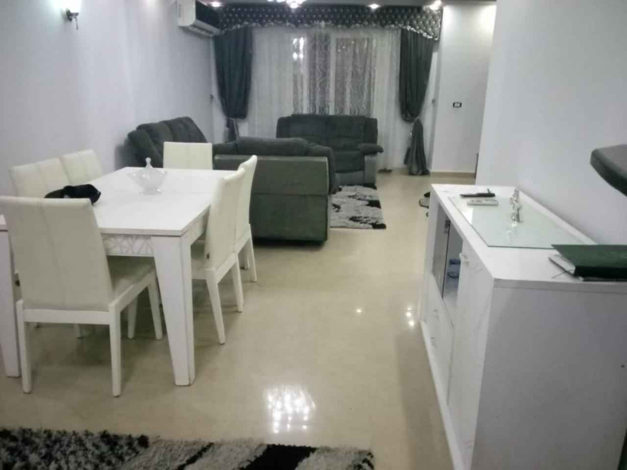 Gleem Plaza House