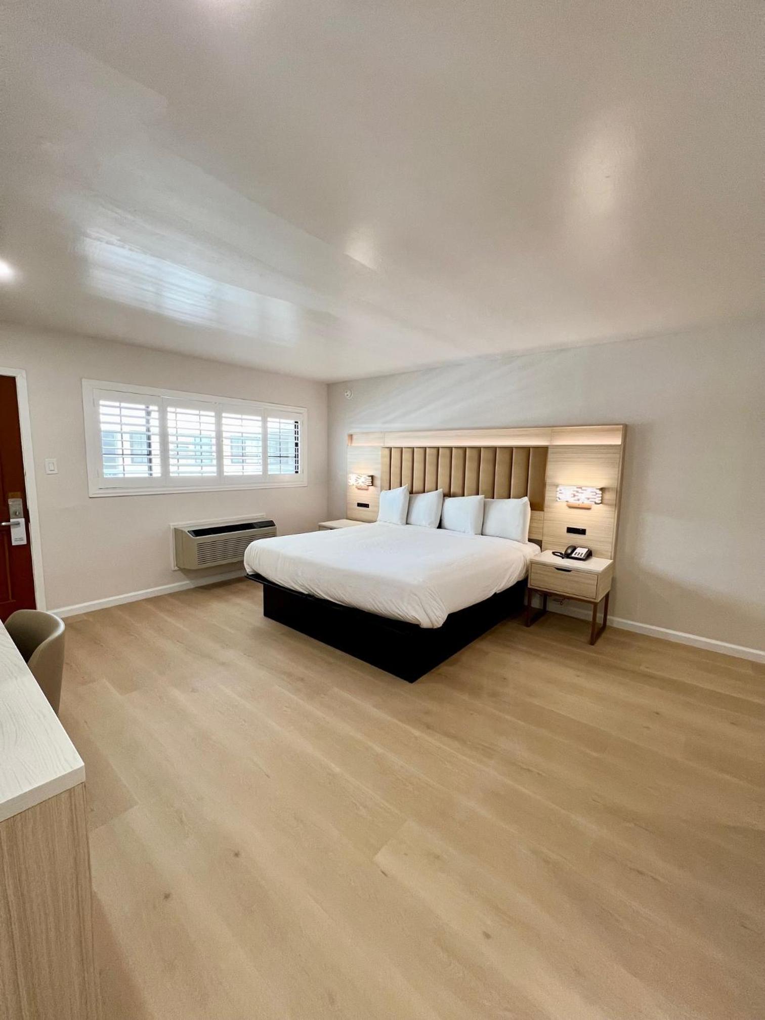 Nob Hill Motor Inn -Newly Updated Rooms! photo 20 of 25