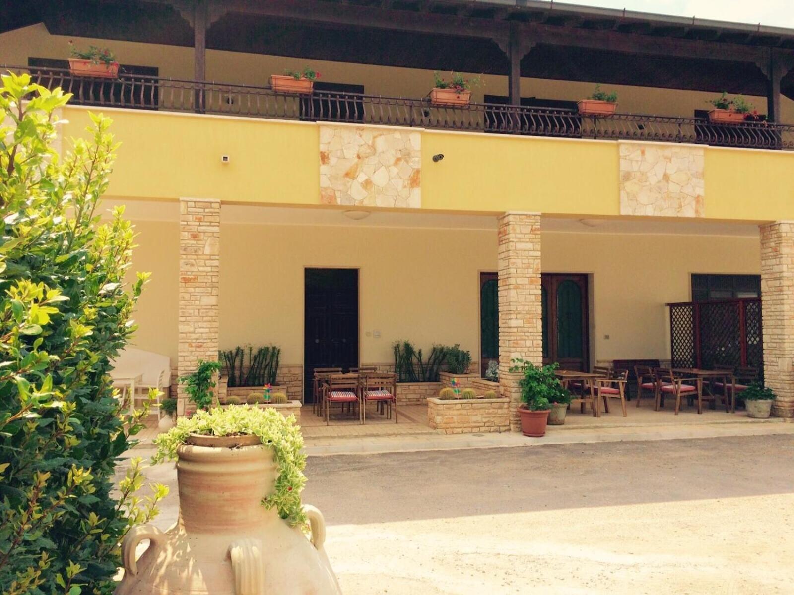 Gli Allori - Fuga dalla città