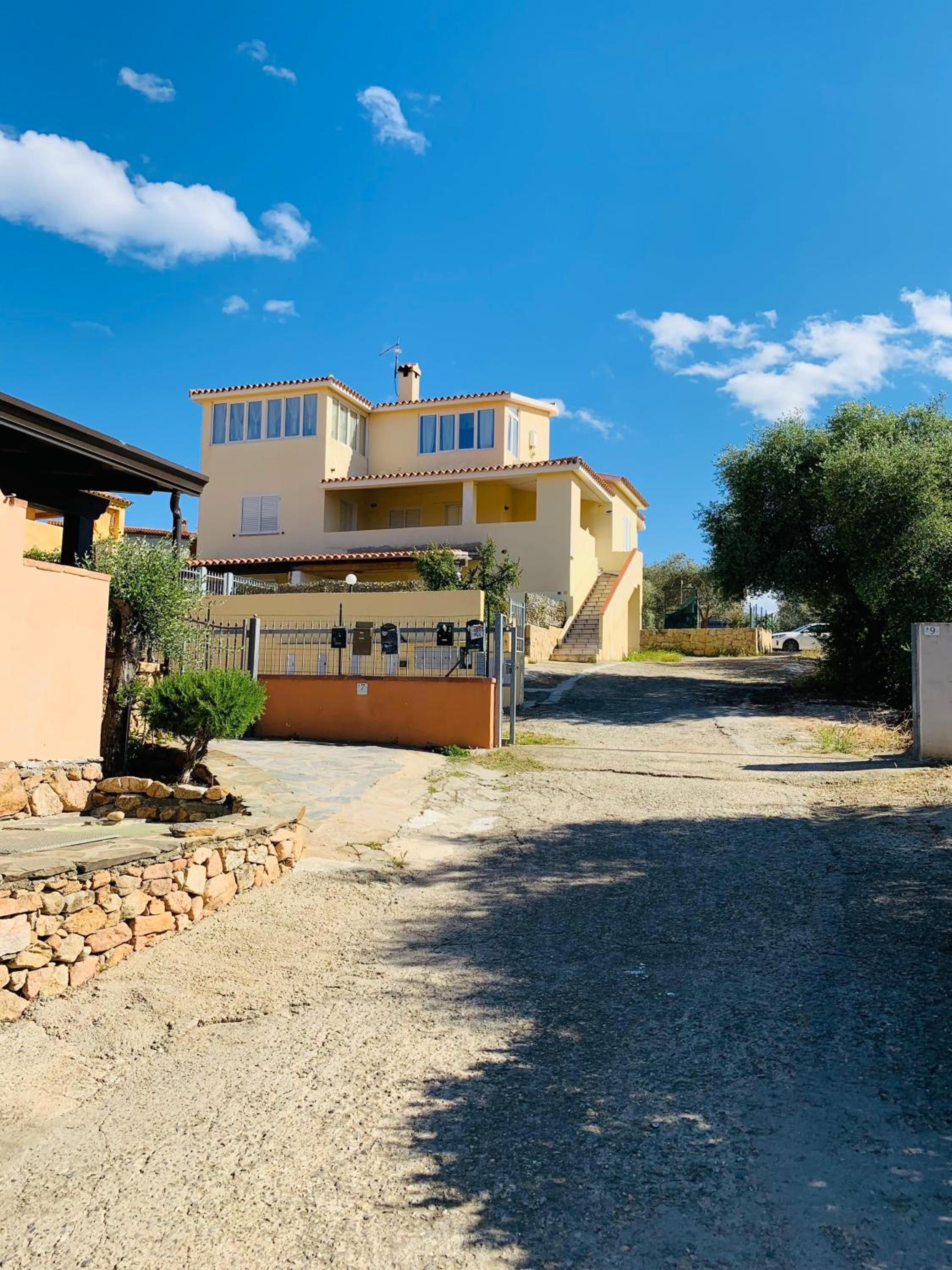 6 minuti dal mare, La maison en bleu