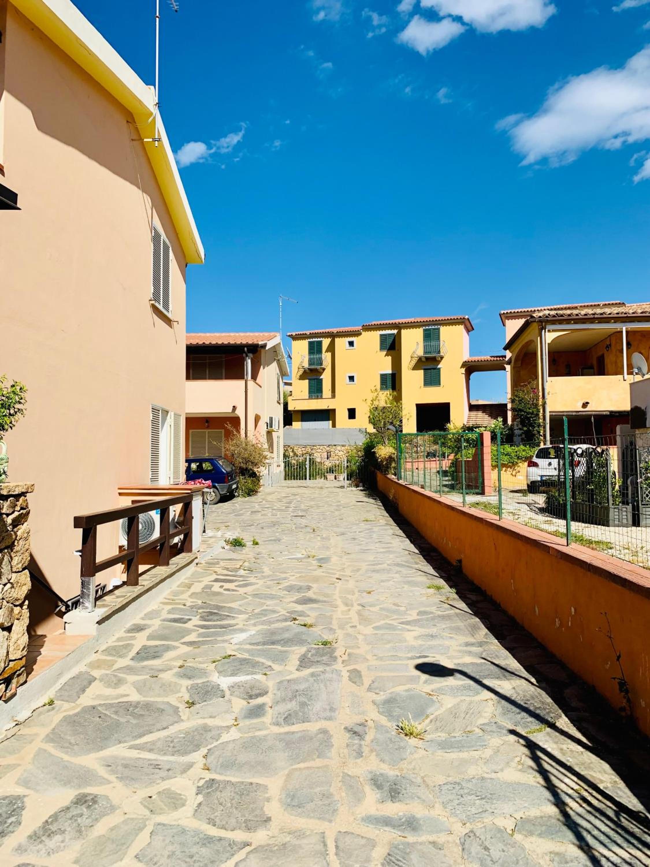 6 minuti dal mare, La maison en bleu
