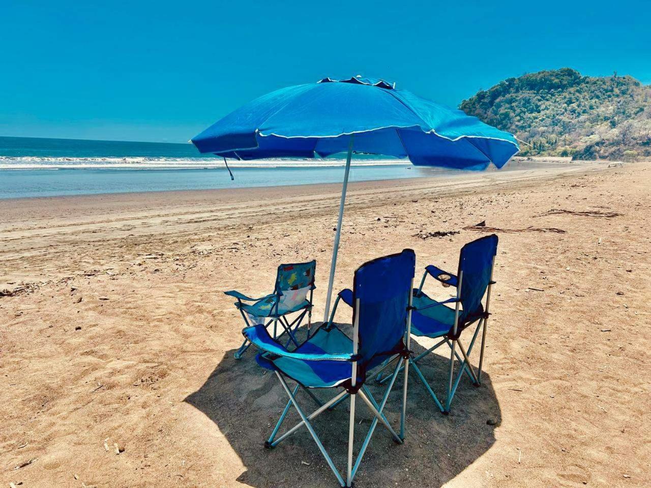 Apartamento de Lujo en Playa Jacó, Frente al Mar, Wifi, AC, Parqueo Privado y Piscinas