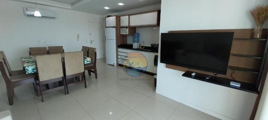 Apartamento no Centro de Bombinhas com Vista ao mar - ao lado de comércio em geral