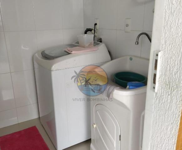 Apartamento no Centro de Bombinhas com Vista ao mar - ao lado de comércio em geral