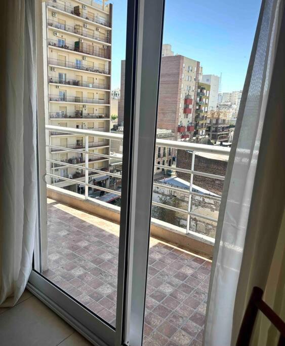Amplio y céntrico depto de 2 habitaciones opcional cochera