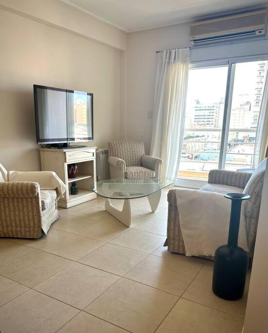 Amplio y céntrico depto de 2 habitaciones opcional cochera