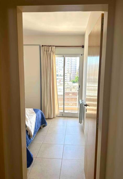 Amplio y céntrico depto de 2 habitaciones opcional cochera