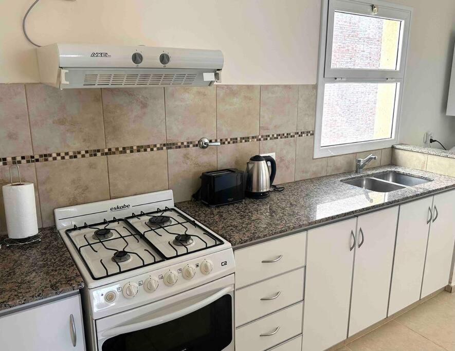 Amplio y céntrico depto de 2 habitaciones opcional cochera