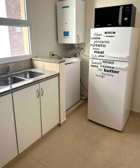 Amplio y céntrico depto de 2 habitaciones opcional cochera