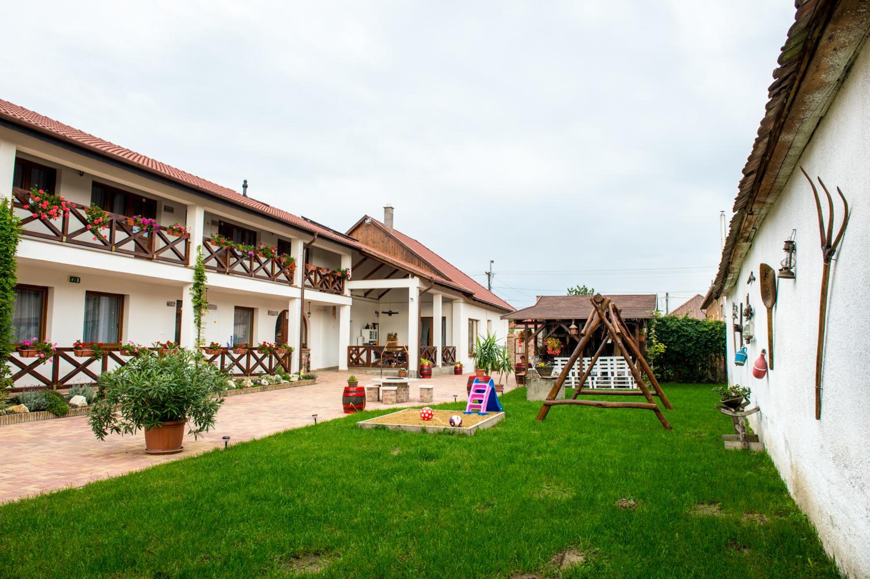 Lilaakác Vendégház view 4