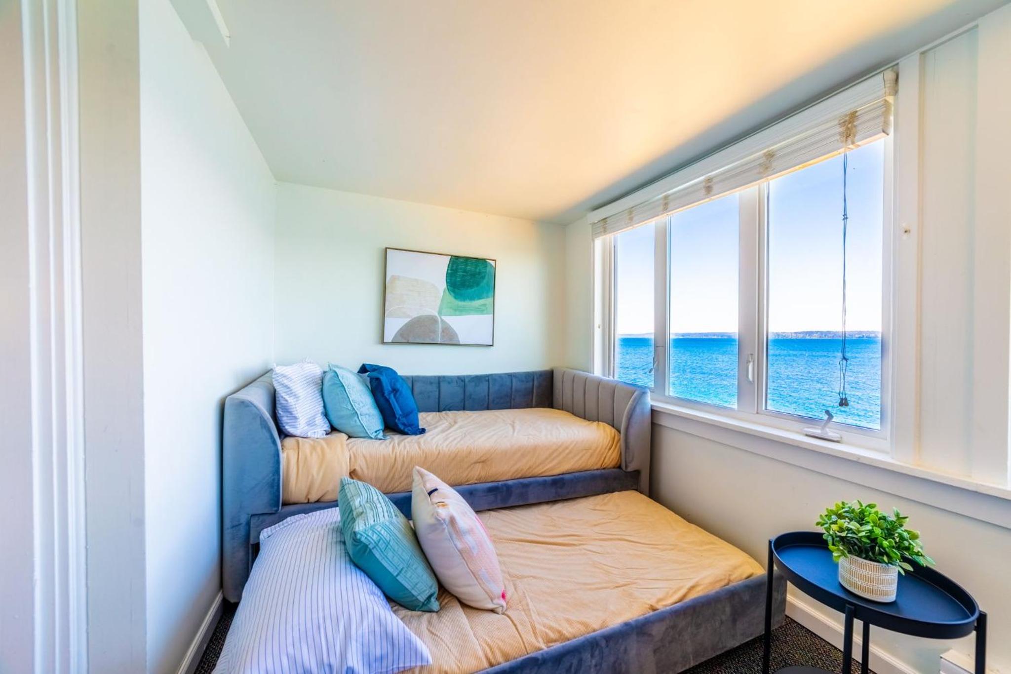 Waterfront Penthouse with Panoramic Views near Alki view 3