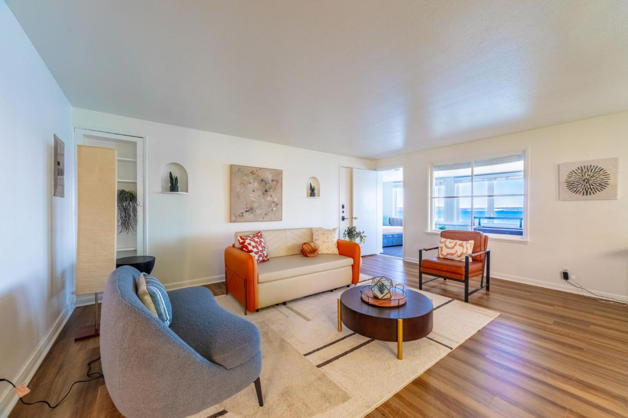 Waterfront Penthouse with Panoramic Views near Alki view 4