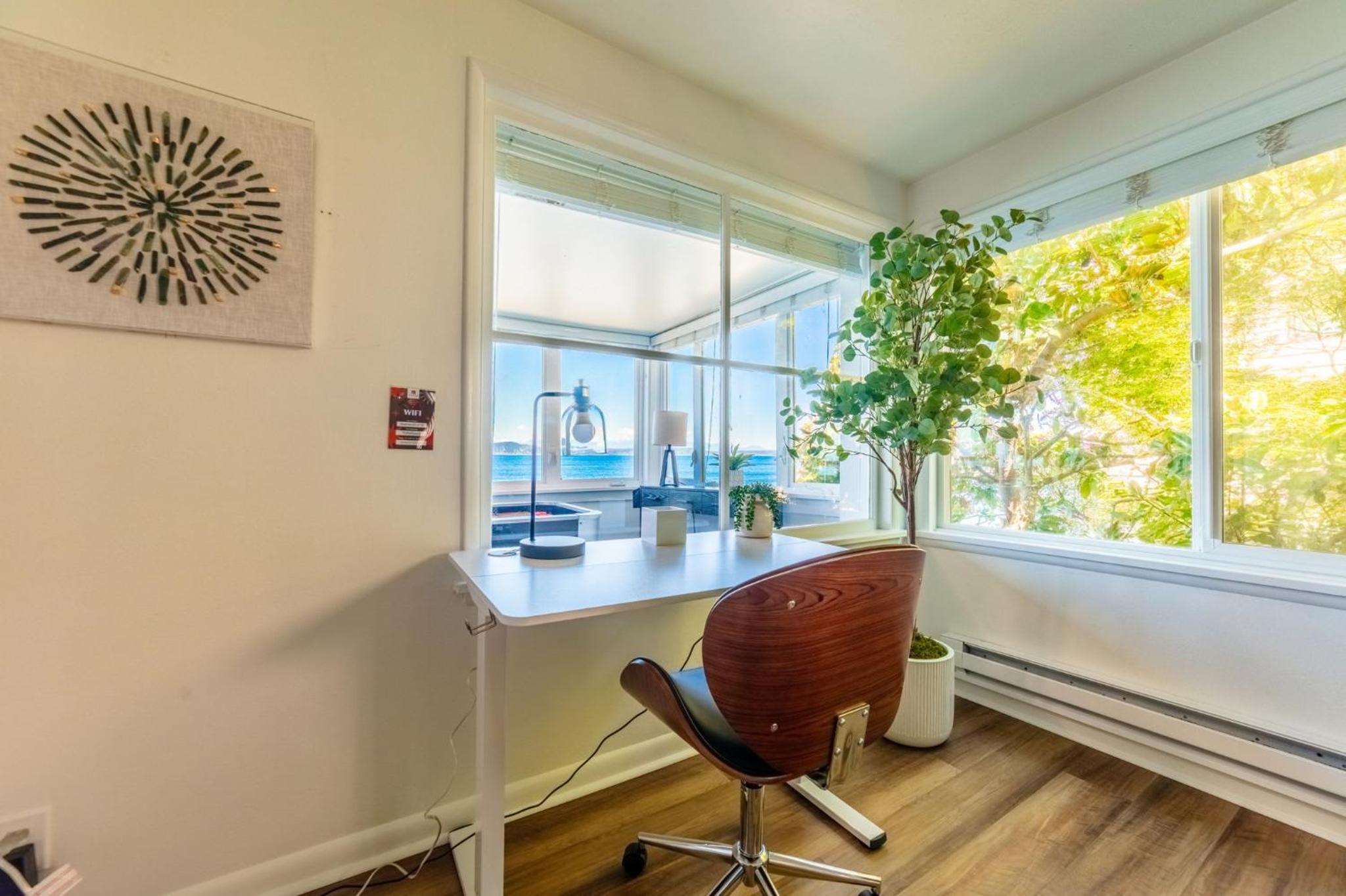 Waterfront Penthouse with Panoramic Views near Alki view 5