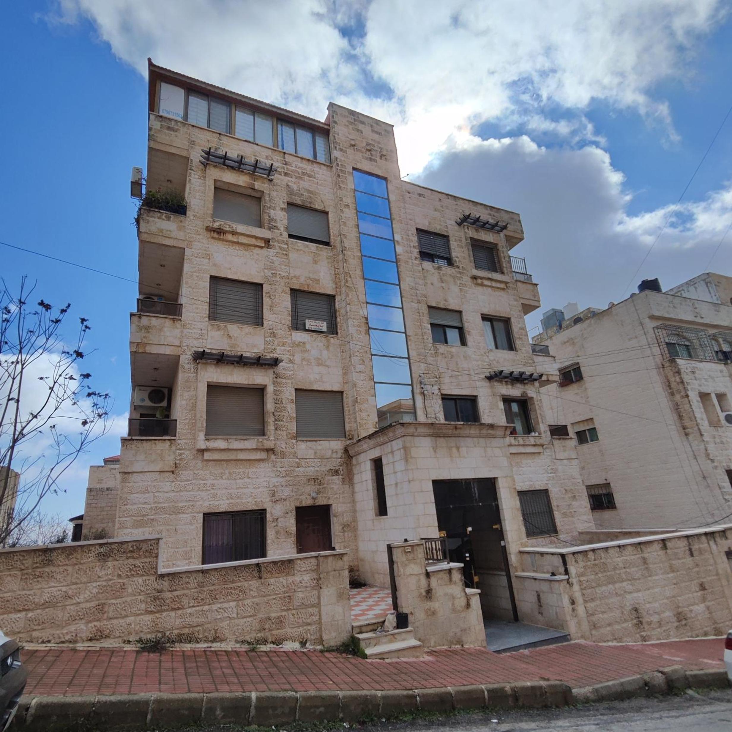 Khamis Apartment