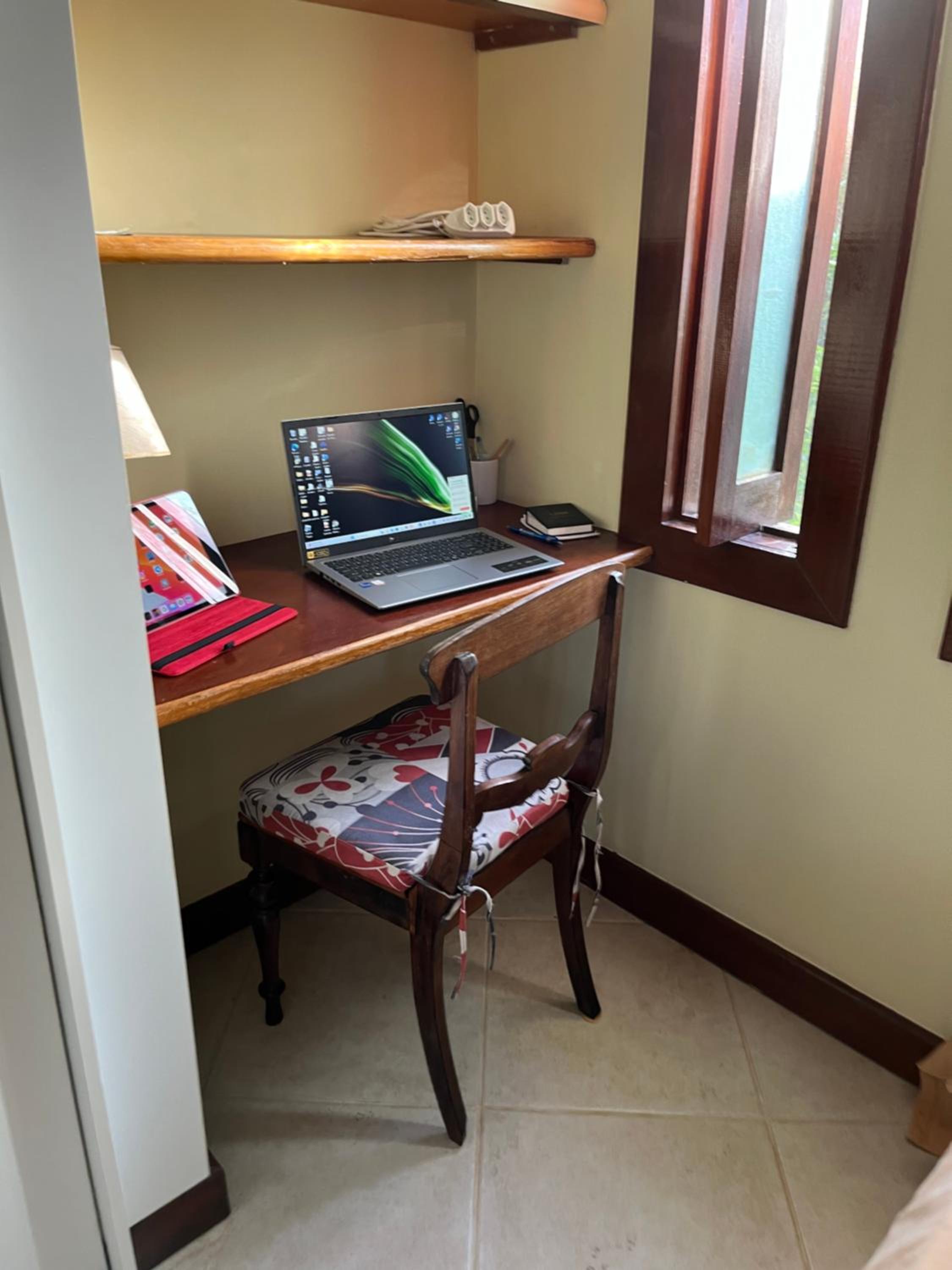 Quarto para 2, perto da praia Guarajuba, 9 ninutos