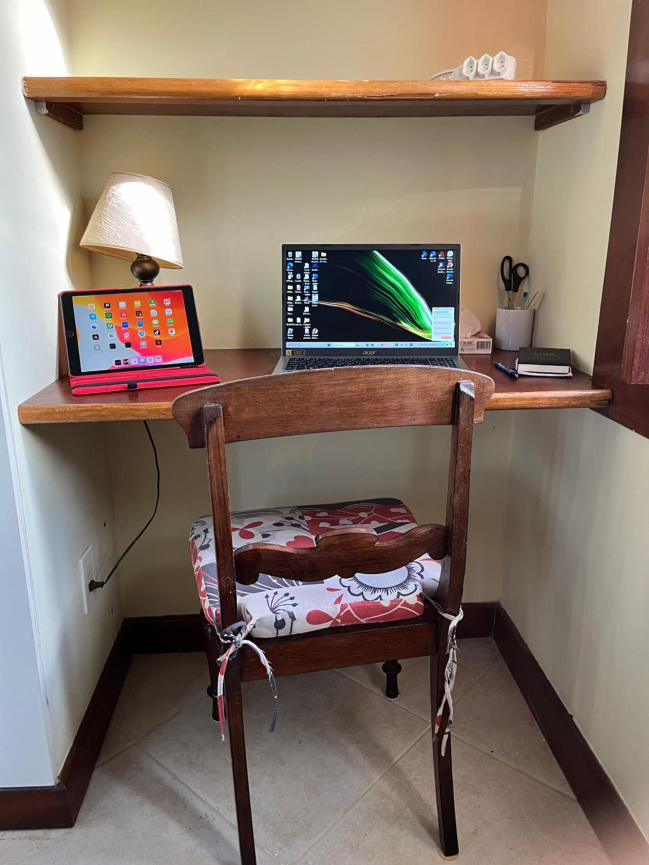 Quarto para 2, perto da praia Guarajuba, 9 ninutos