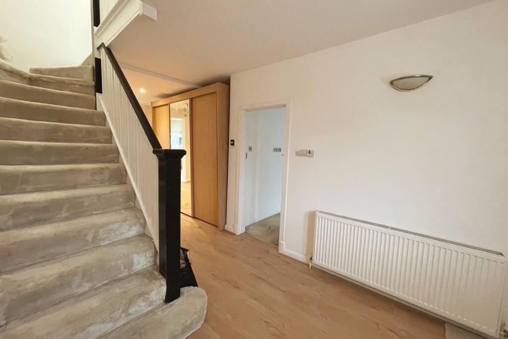 Modern Spacious 4-Bed House