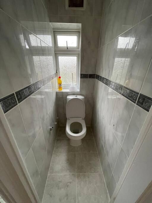 Modern Spacious 4-Bed House