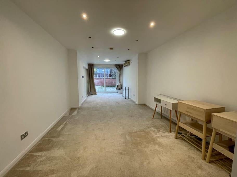 Modern Spacious 4-Bed House