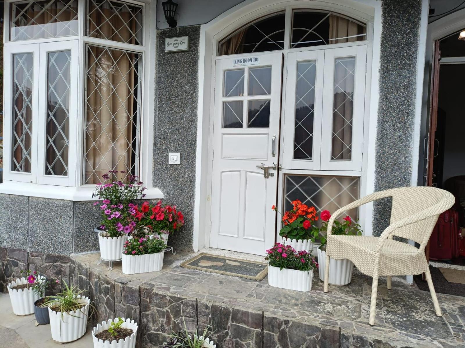 Homestay Elfin Bhimtal / Nainital / Kainchi Dhaam view 2