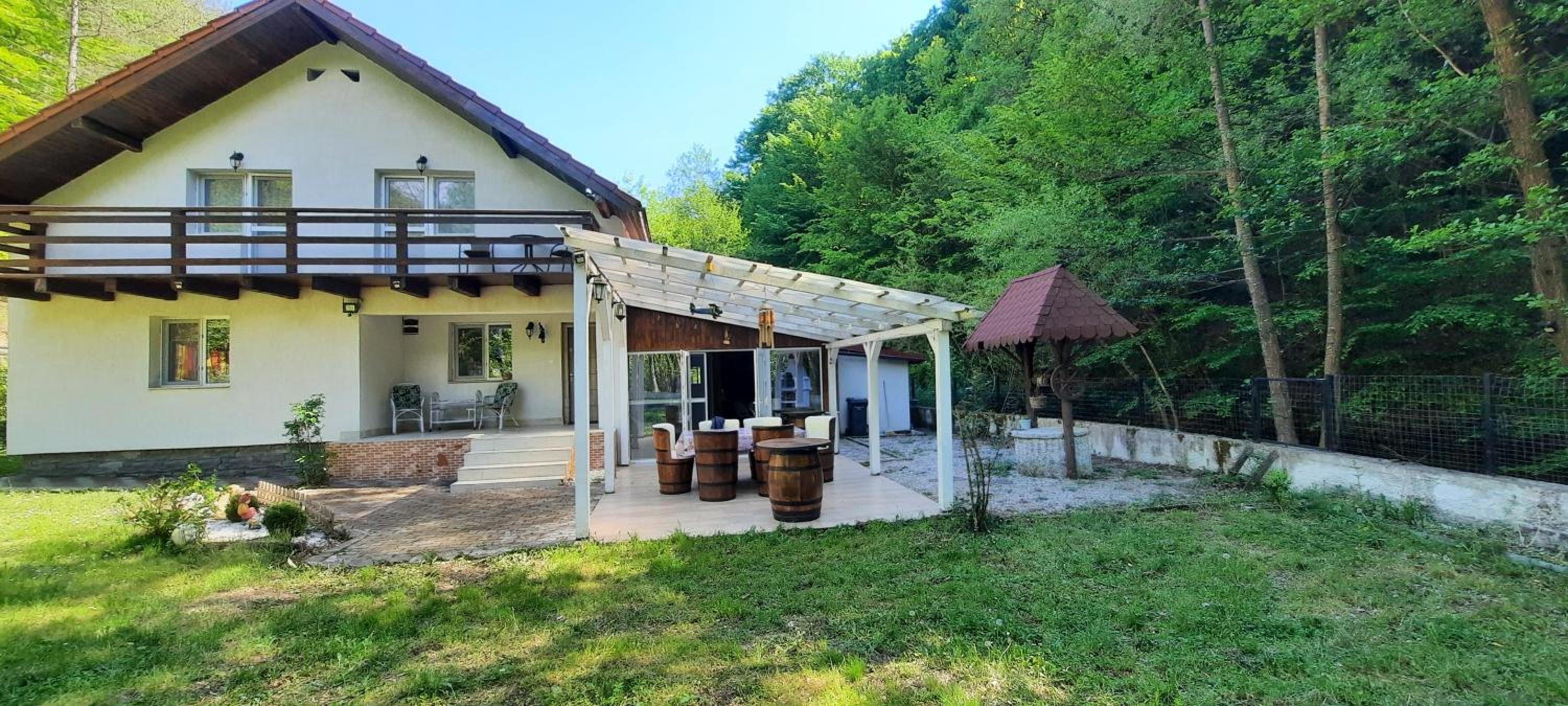 Casa Licurici view 3