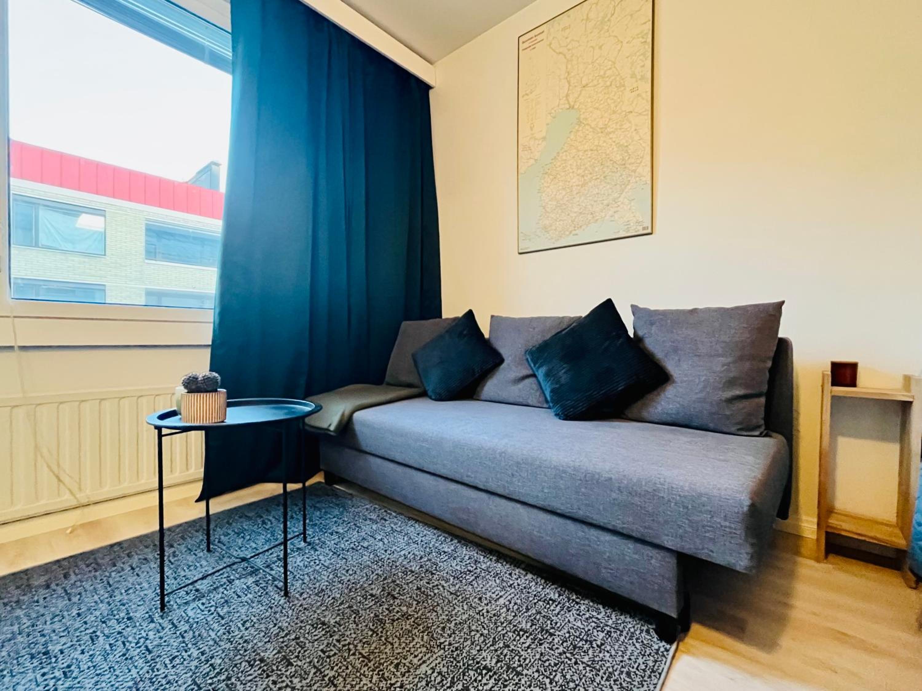 CityReady, Fully Equipped Apartment - Prime Location & Transport Connections
