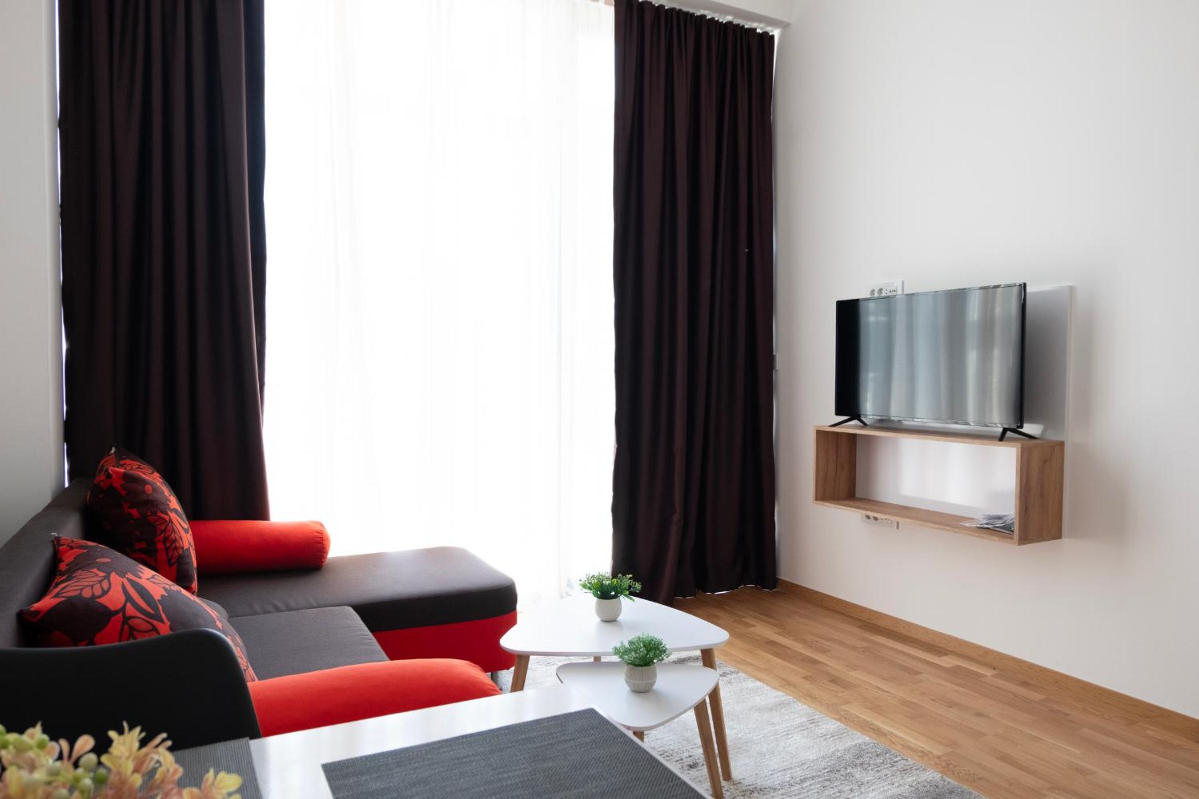 Home Art Apartments-Free Parking-City Center