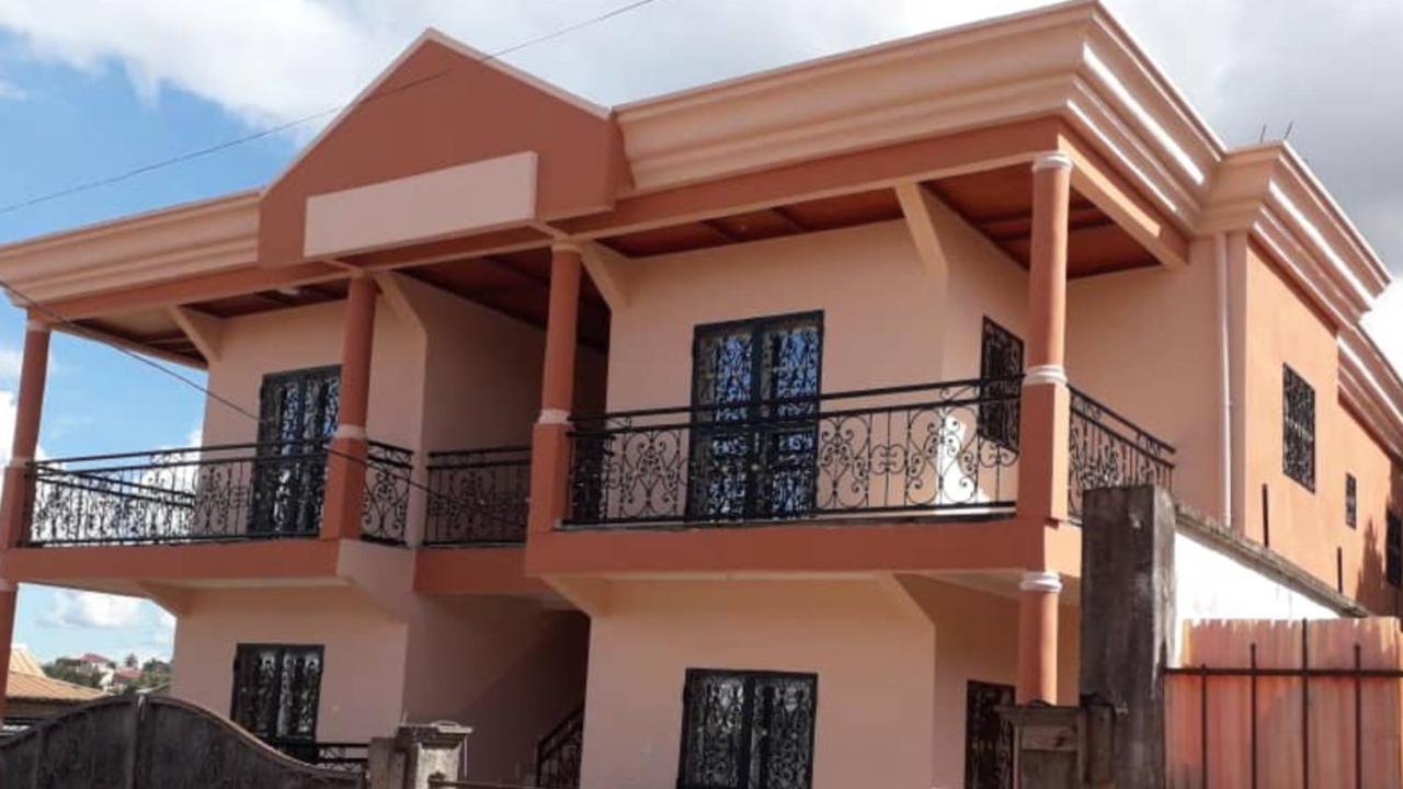 Hill Residence