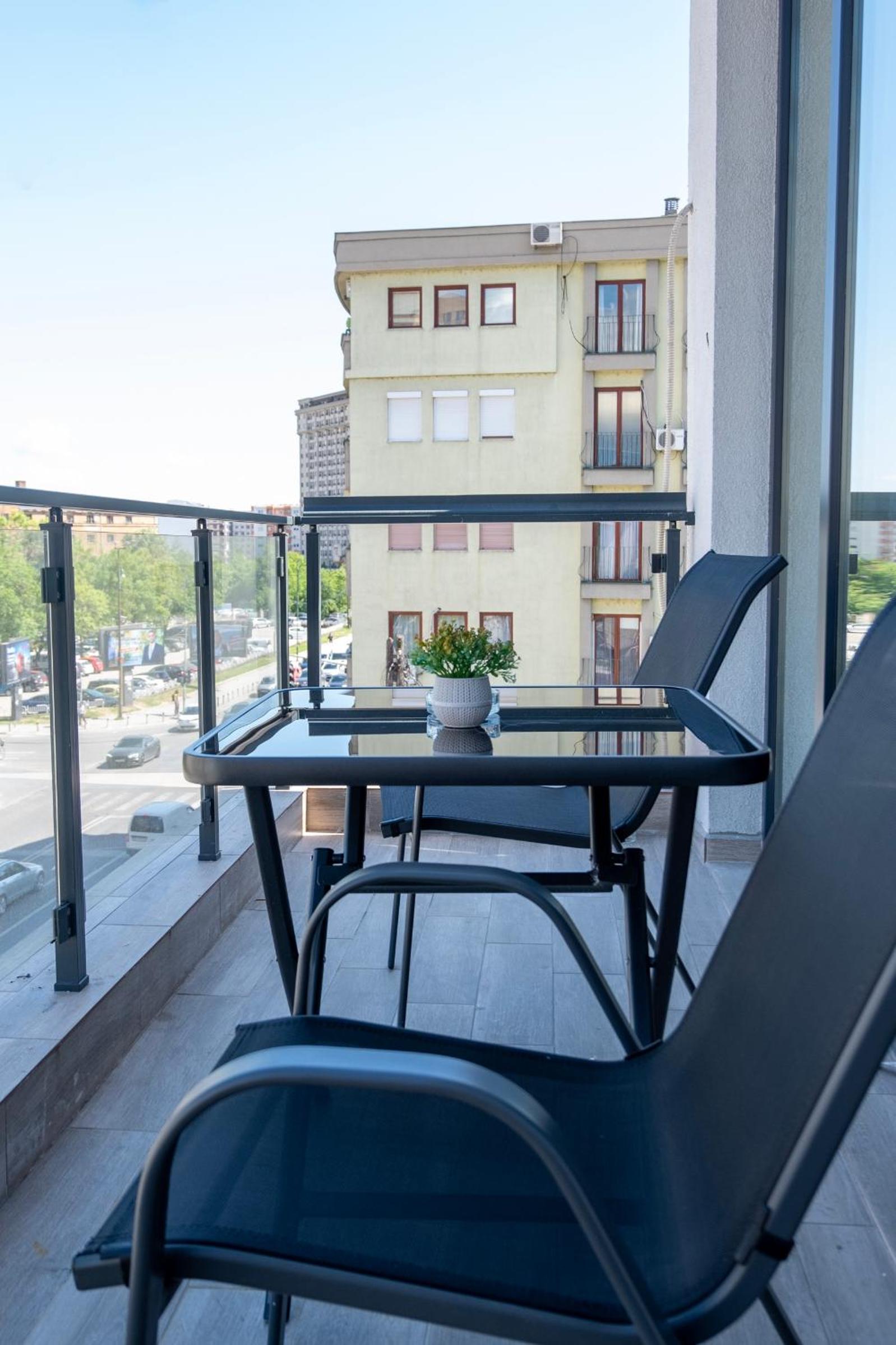 Home Art Apartments-Free Parking-City Center