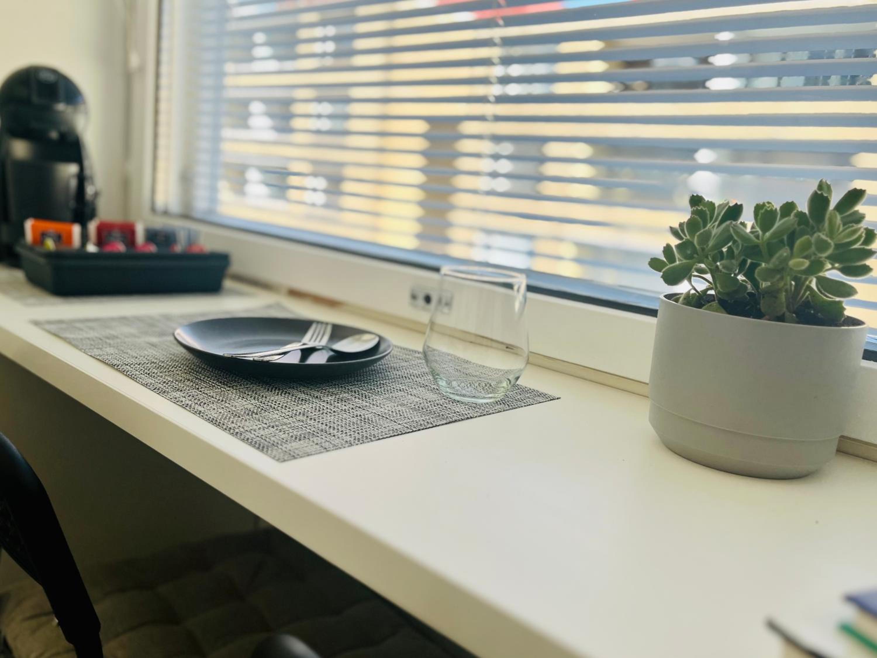 CityReady, Fully Equipped Apartment - Prime Location & Transport Connections