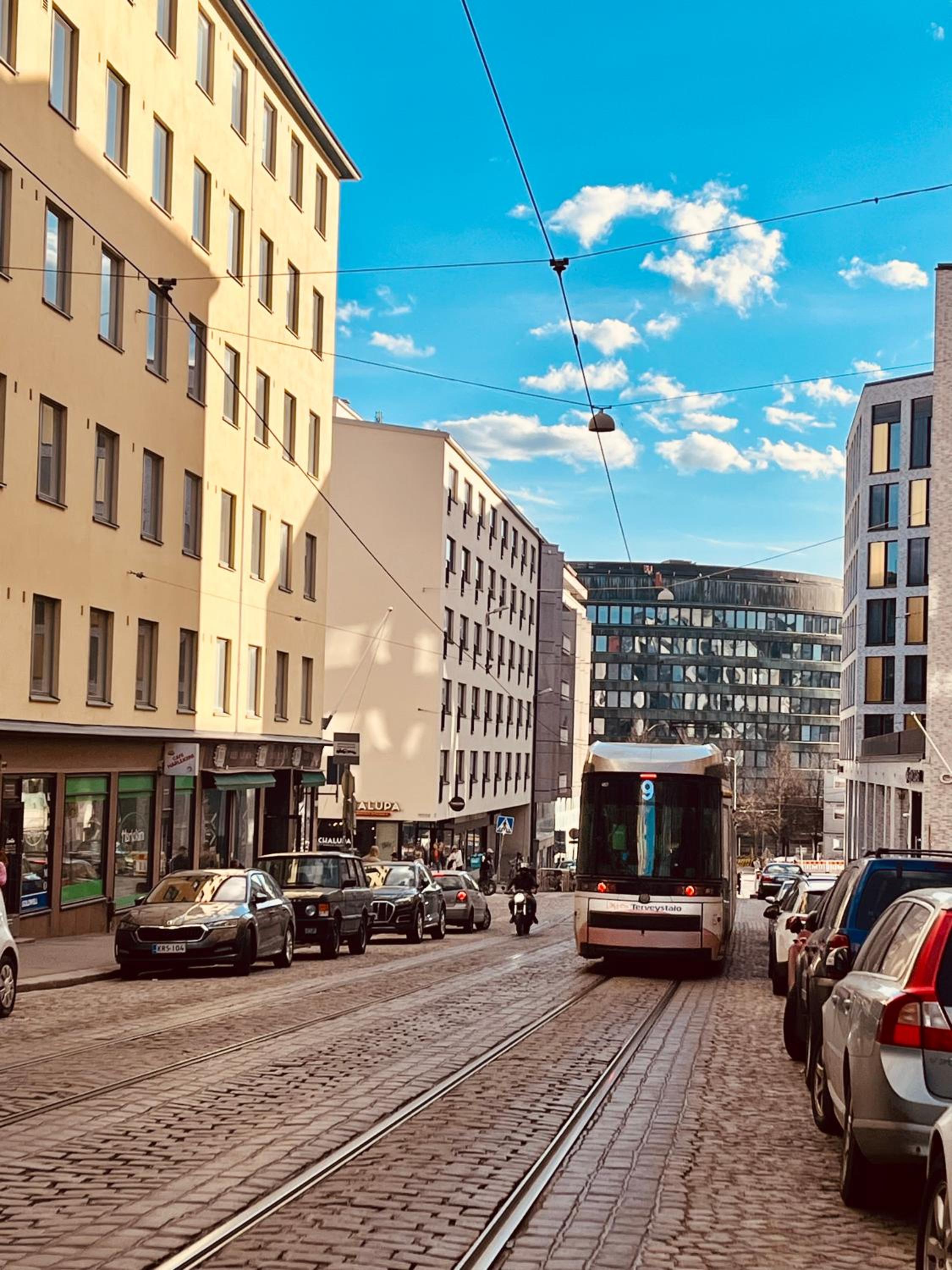 CityReady, Fully Equipped Apartment - Prime Location & Transport Connections