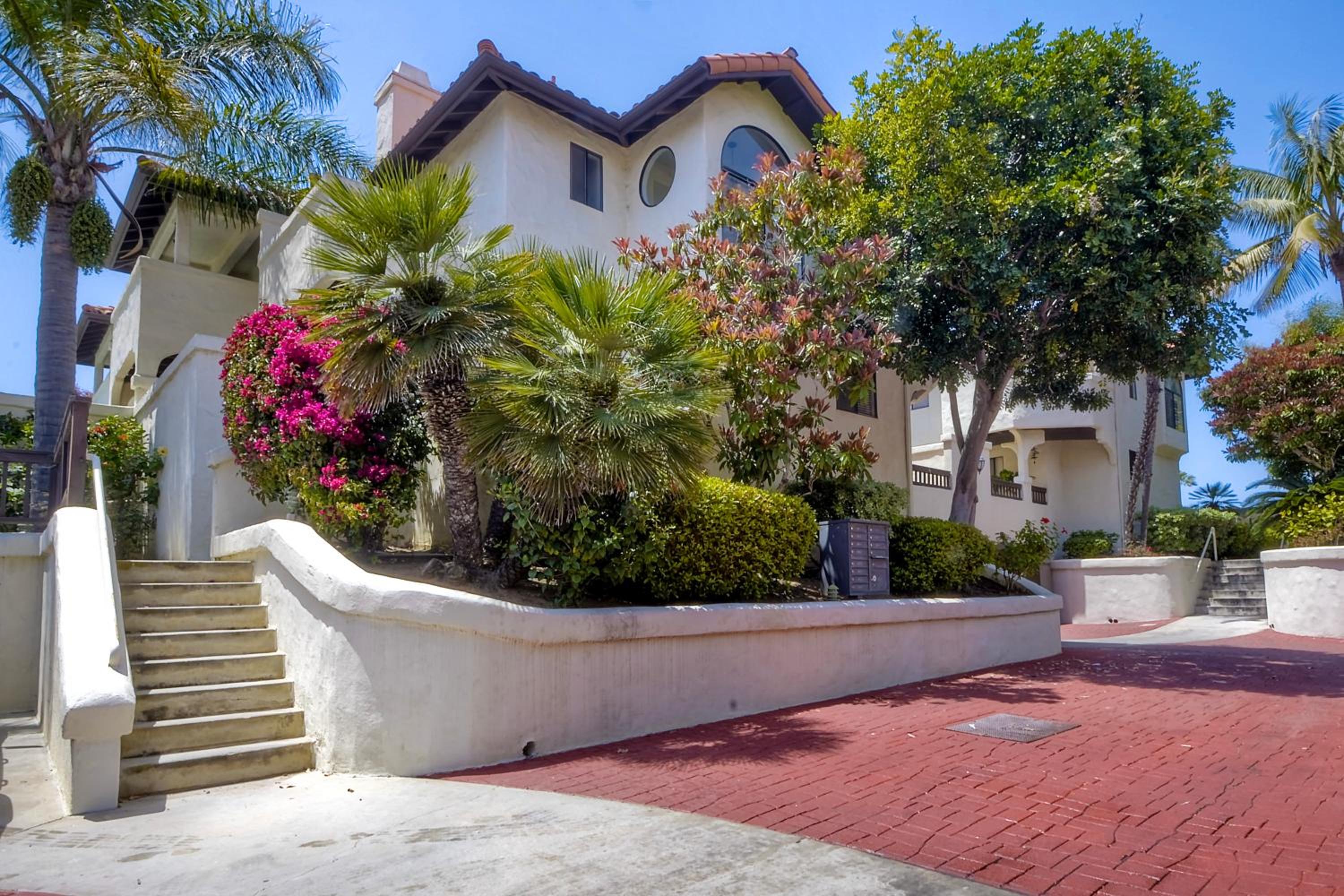 Coastal Bliss - Seashell Cove Retreat - Luxury Living Steps from Beach & Lagoon view 4