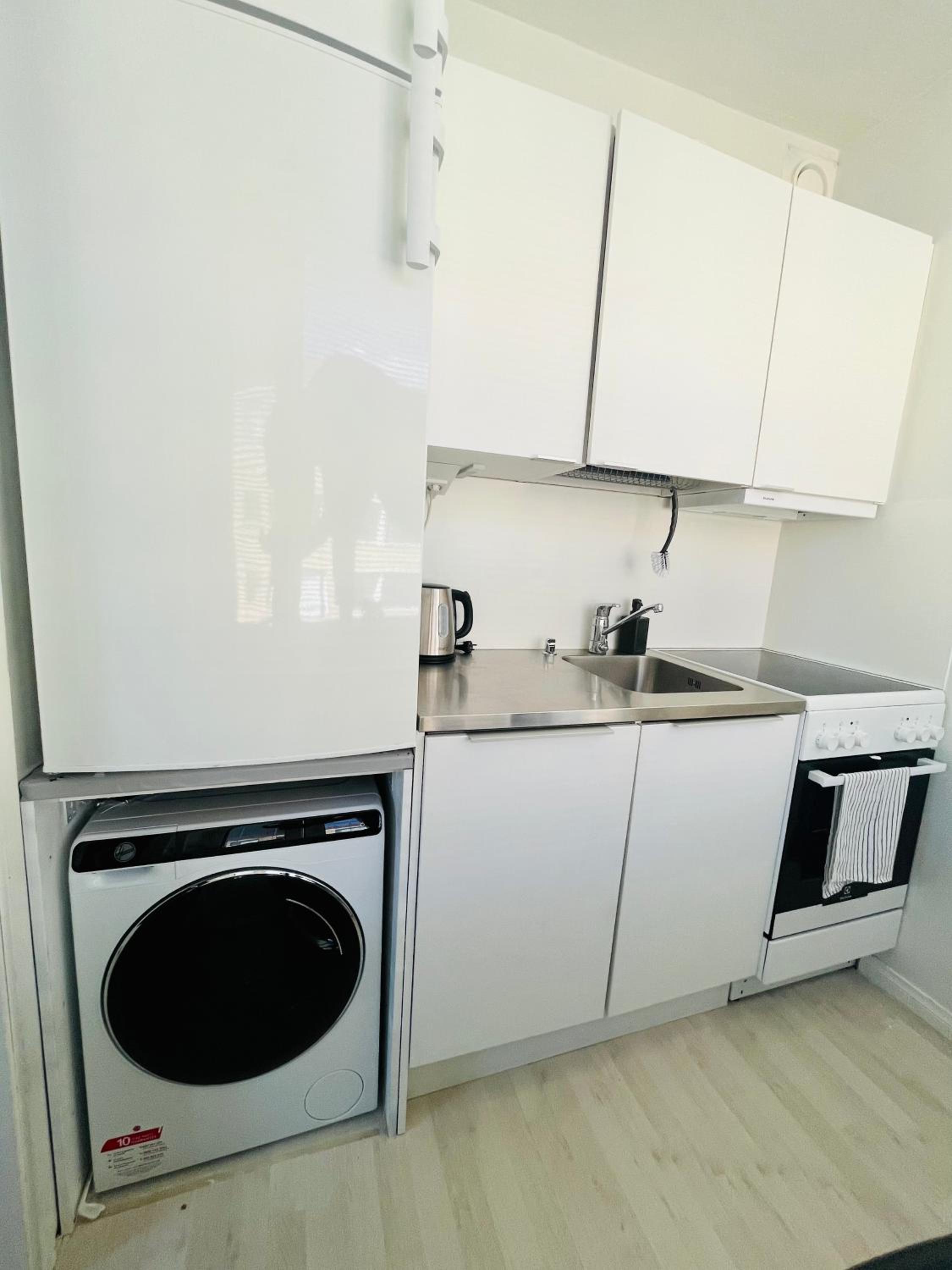 CityReady, Fully Equipped Apartment - Prime Location & Transport Connections