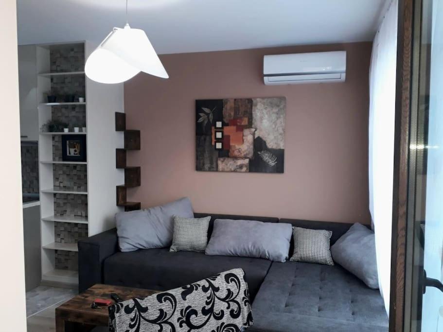 Stylish apartment near City, entire flat, 1 bedroom, 1 large bed in living room