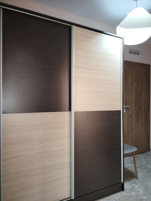 Stylish apartment near City, entire flat, 1 bedroom, 1 large bed in living room