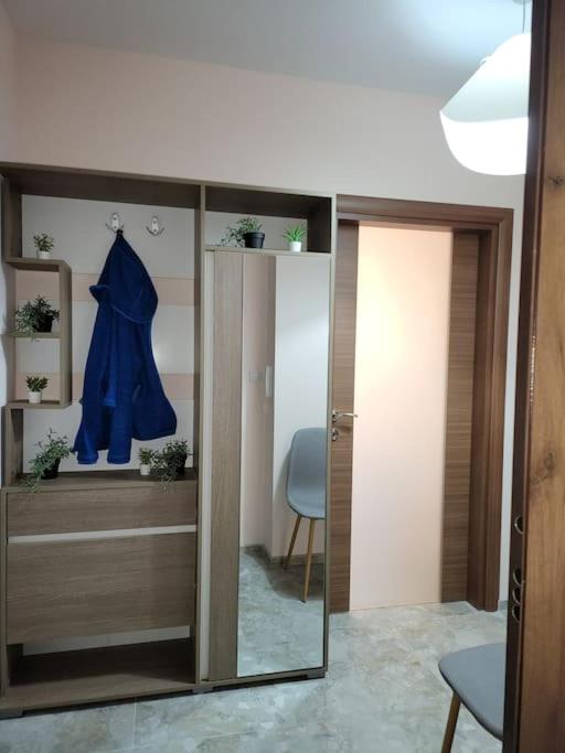 Stylish apartment near City, entire flat, 1 bedroom, 1 large bed in living room