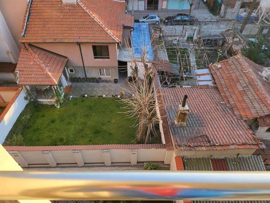 Stylish apartment near City, entire flat, 1 bedroom, 1 large bed in living room