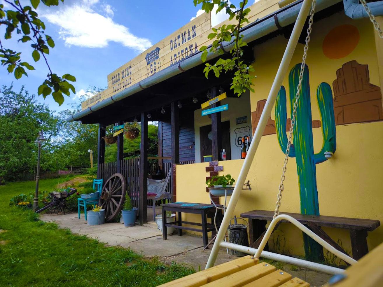 Ranch 66 - Wellness chata Arizona ve stylu Divokého Západu s koupacím sudem a saunou