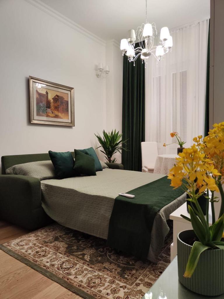 Val's Vatican Wall Apartment