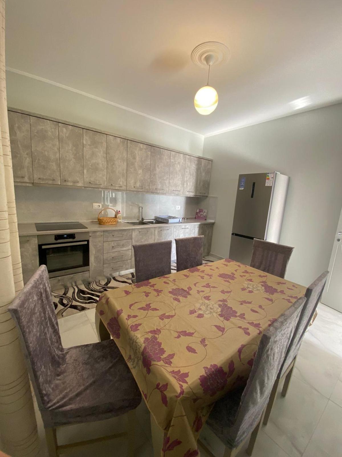 Guest Hours Kolaj photo 5