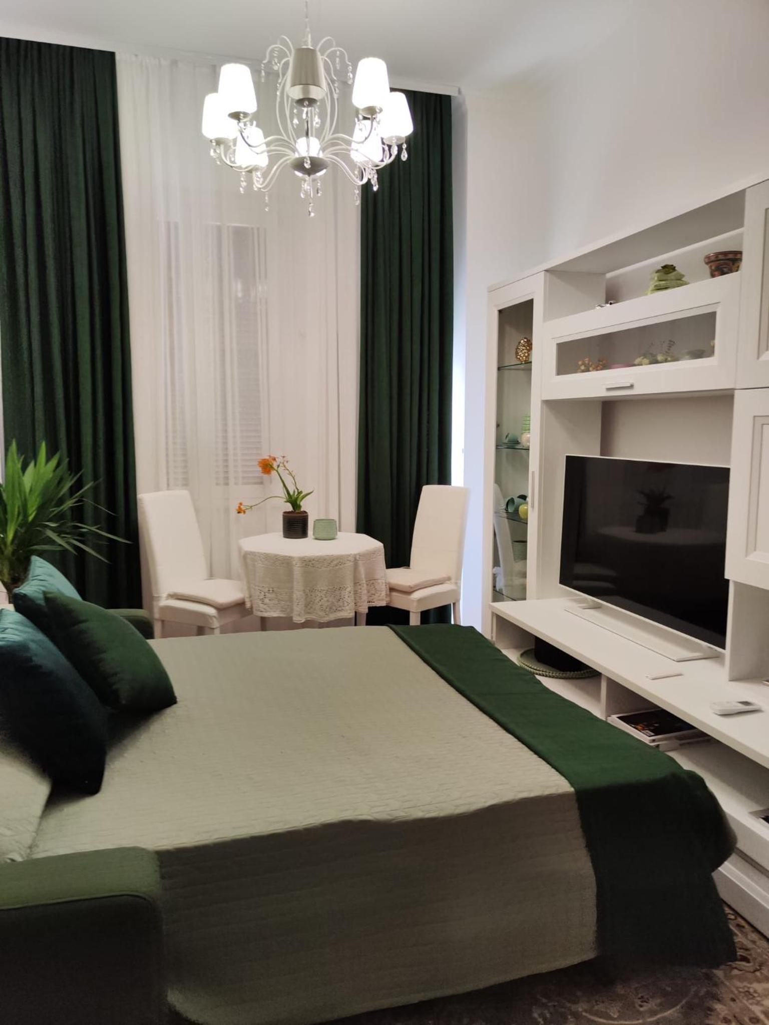 Val's Vatican Wall Apartment
