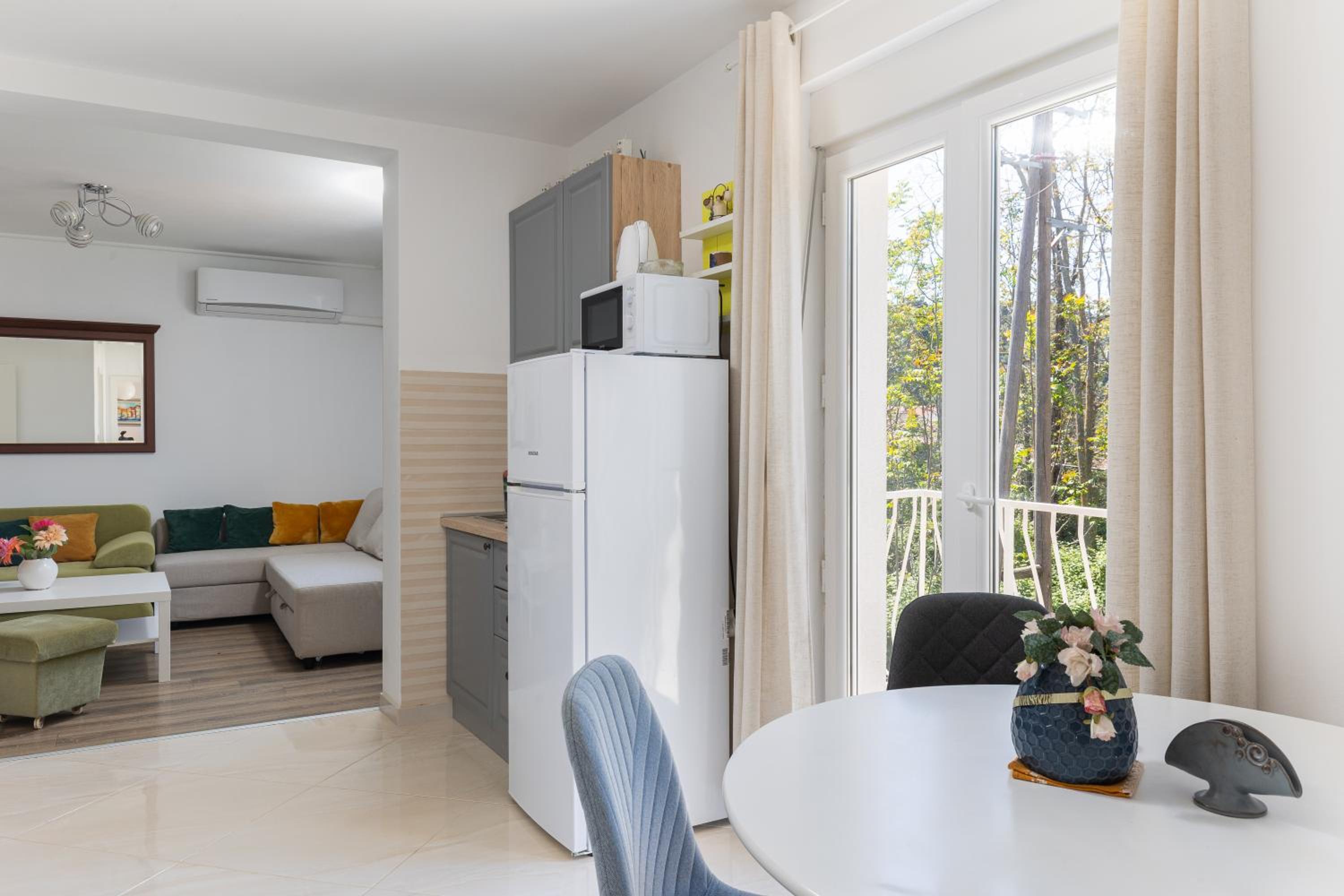 Stephanie green island apartments view 3