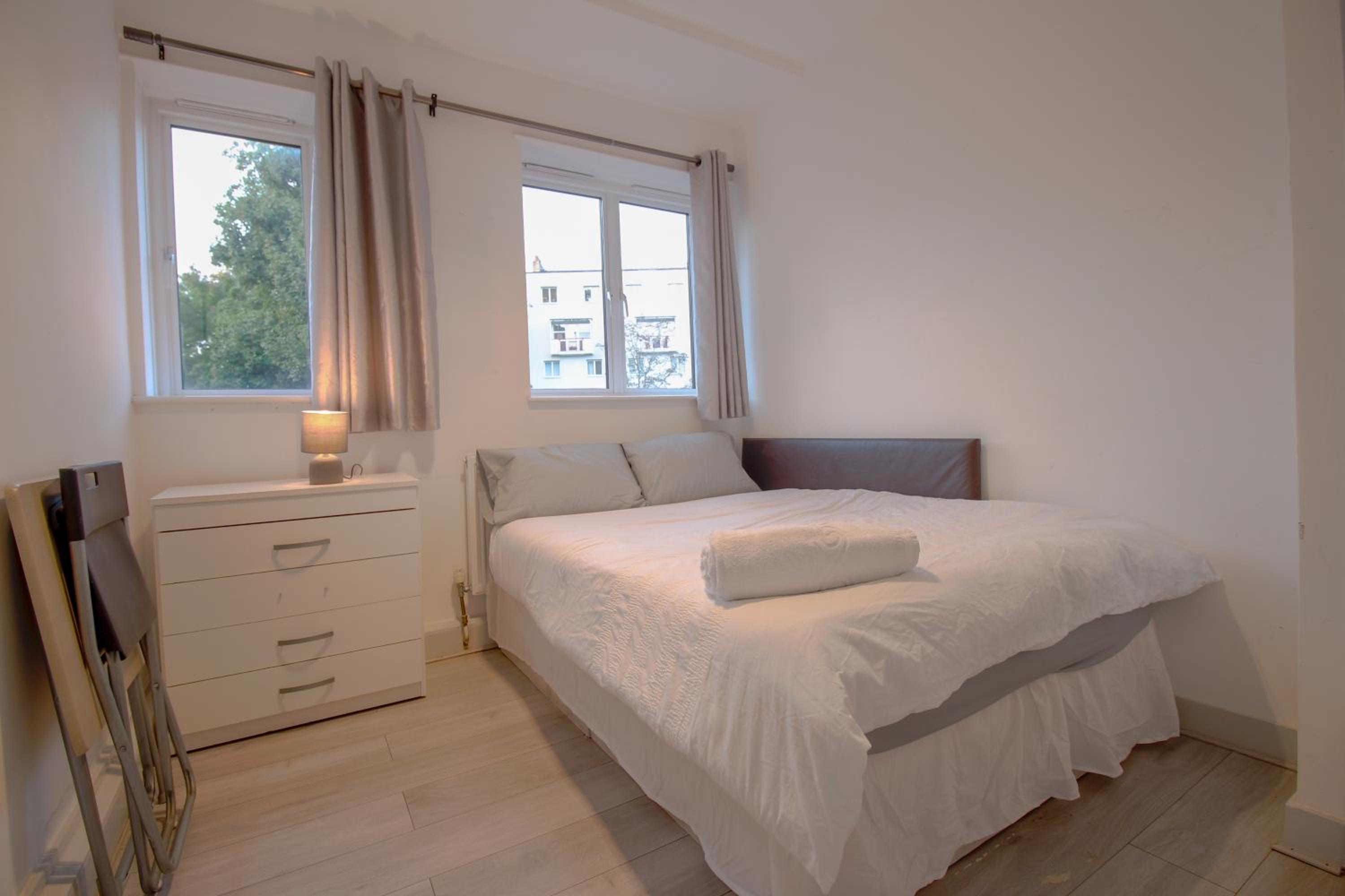Modern Spacious 4-Bed House