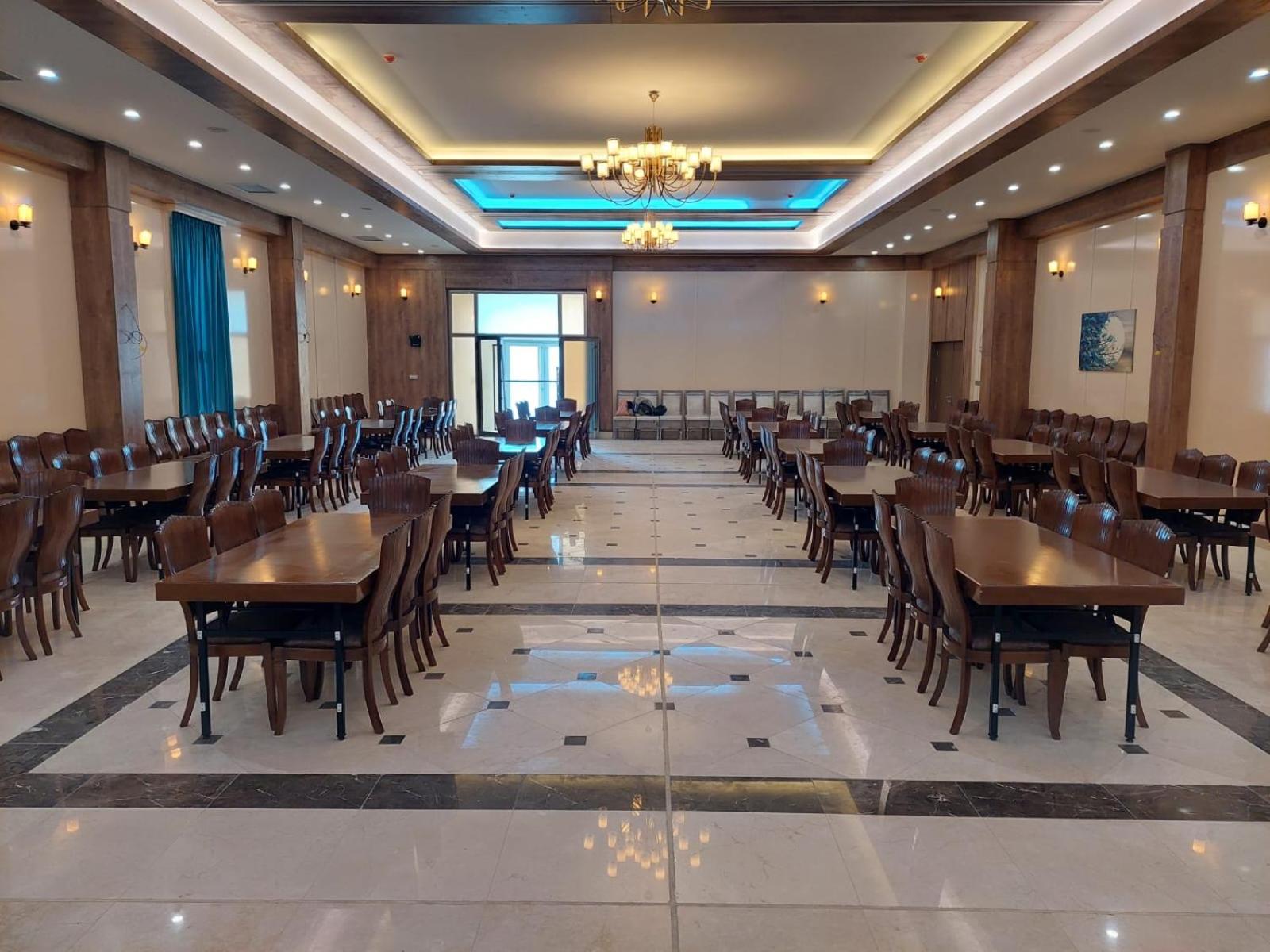 Khawarnaq Palace Hotel view 3