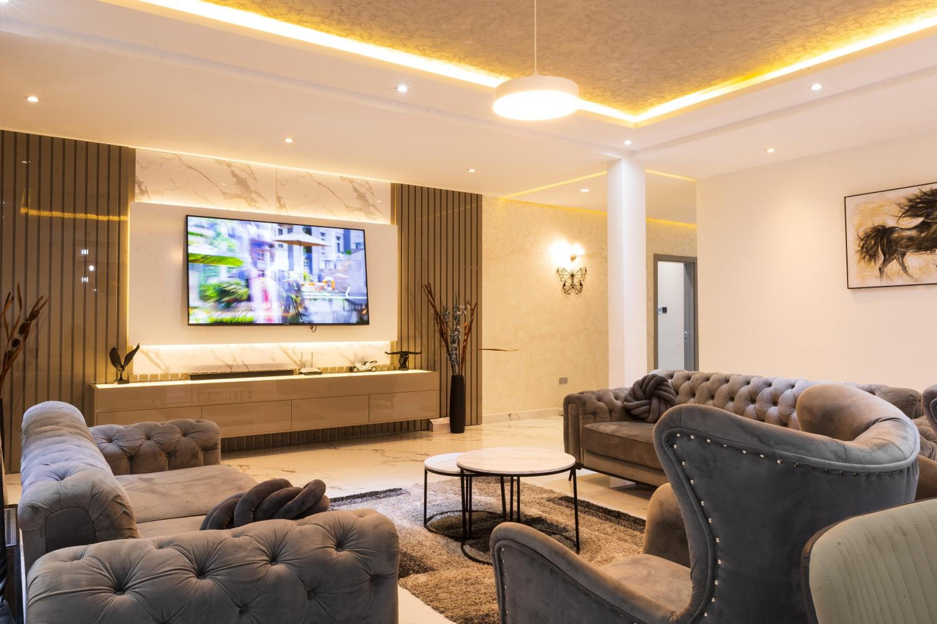 5 Bedrooms Luxury Vacation Villa