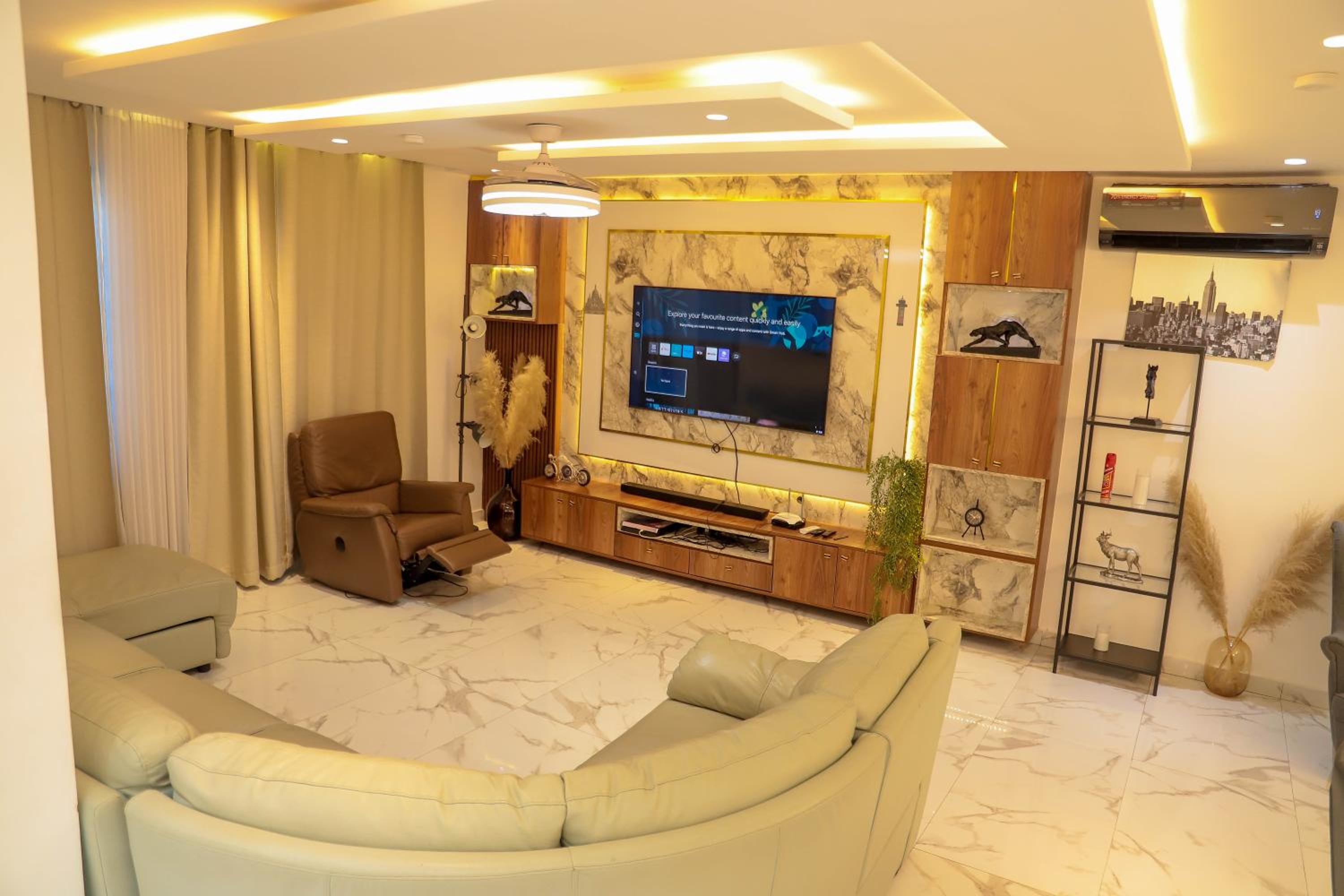 5 Bedrooms Luxury Vacation Villa